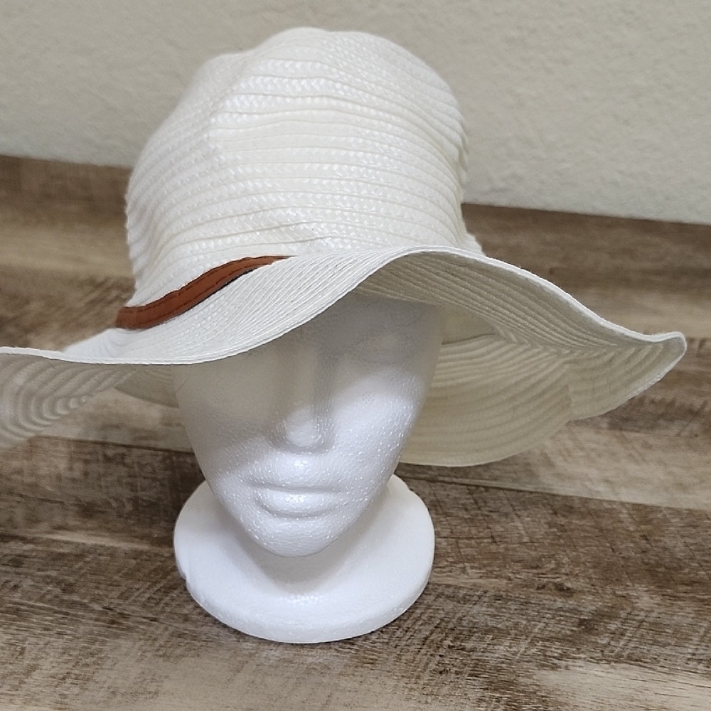 JustFab White Floppy Sun Hat with Wide Brim - Picture 4 of 8